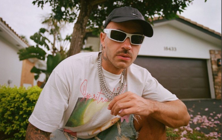 Feid inaugura en Tokio la primera sede internacional de CAFERXXO