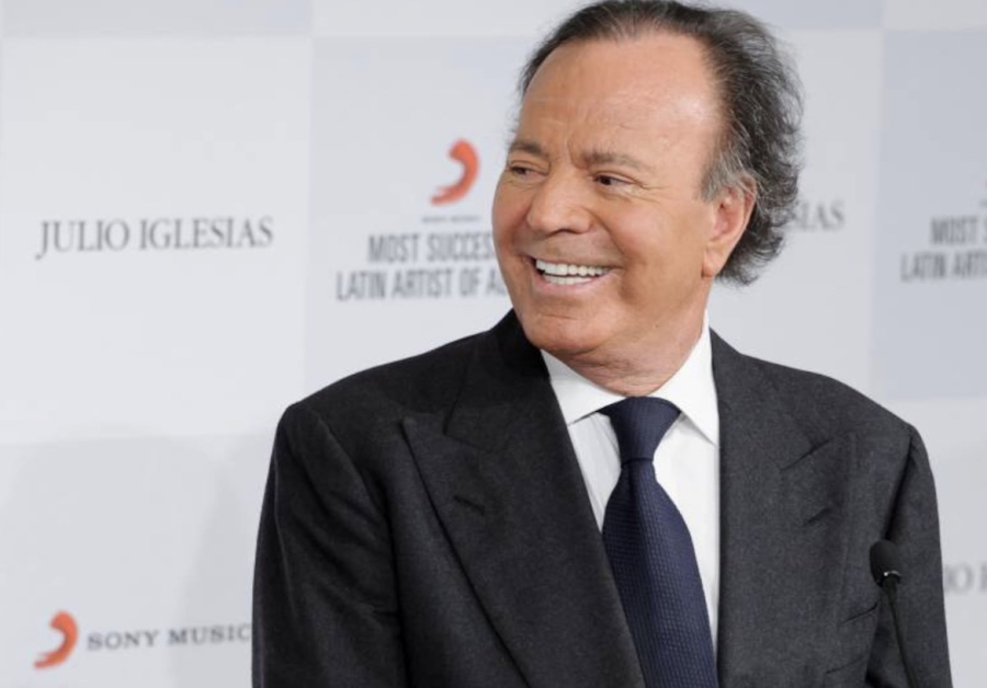 Julio Iglesias deberá declarar en Miami por una demanda de seis millones de euros