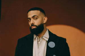 Eladio Carrión estrena “De Chamaquito”