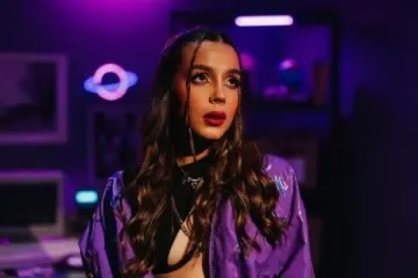 Valary estrena su álbum debut &#039;Mi Primer Amor&#039;