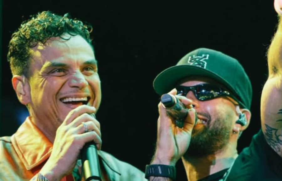 Feid y Silvestre Dangond brillan en la Noche de Velitas en Medellín