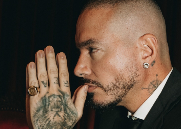 J Balvin y Casio presentan reloj-anillo de edición limitada
