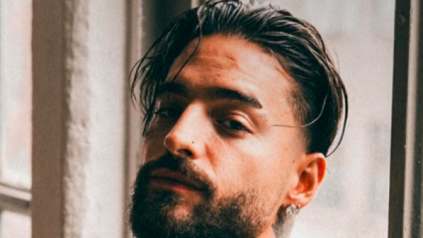 Maluma prende un restaurante de París con ‘Felices los 4’