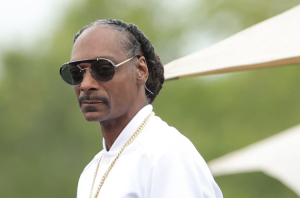 Snoop Dogg lleva la antorcha olímpica en el relevo previo a los Juegos Olímpicos