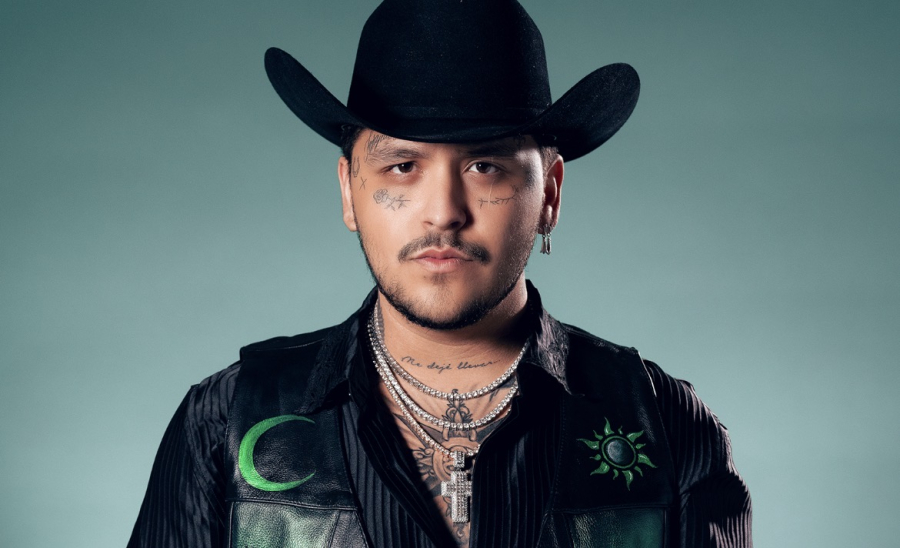 Christian Nodal estrena “Miel con Licor”