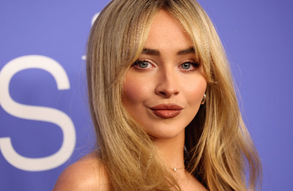Sabrina Carpenter protagonizará una nueva película de Alicia en el país de las maravillas