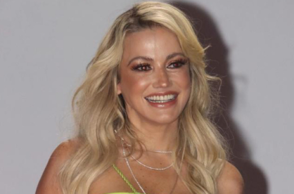 Fanny lu regresa con “UNA VIDA BIEN VIVIDA”