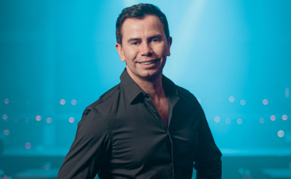 Jhonny Rivera propuso matrimonio en pleno concierto