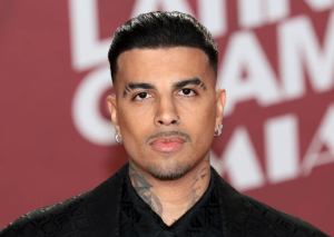 Rauw Alejandro lanzará un documental extendido sobre su nuevo proyecto