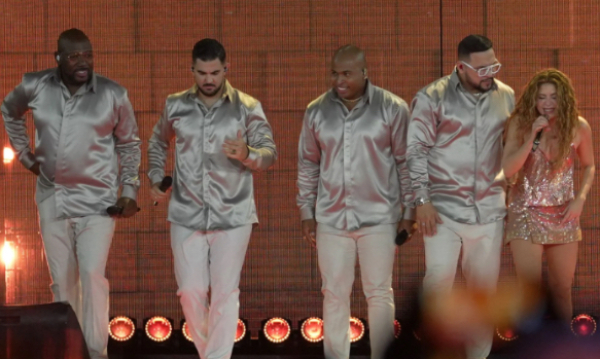 Shakira regresó a Cali y cantó junto al Grupo Niche