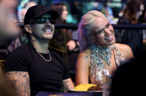 Karol G y Feid lideran nominaciones a Premios Heat