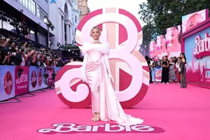 Margot Robbie recibe oferta de 320.000 dólares por fotos de sus pies