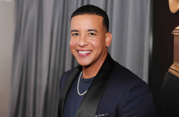 Policía investiga quema de pólvora en Medellín tras video de Daddy Yankee