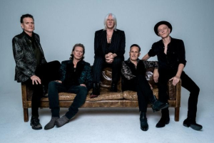 Vocalista de Def Leppard está hospitalizado en Bogotá