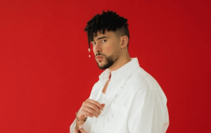 Bad Bunny poso en ropa interior para Calvin Klein
